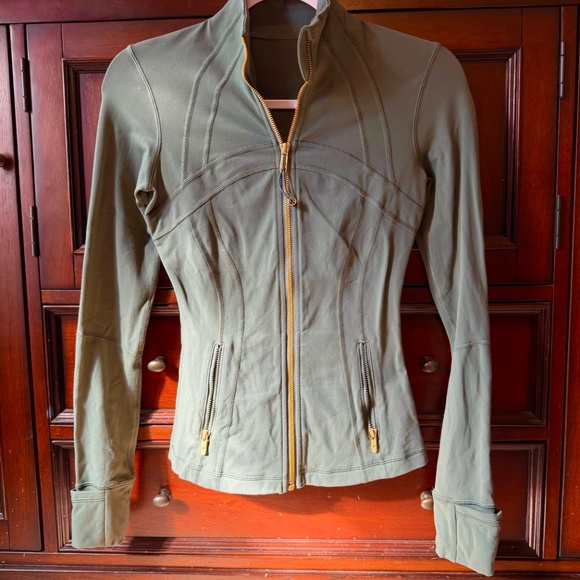 Lululemon Define Cropped Jacket Nulu Dark Forest Green / Gold Trim Sz 2 Like NEW - Picture 2 of 7
